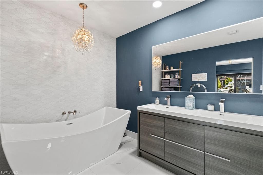 1221 Ember Ct, Marco Island, FL 34145-17
