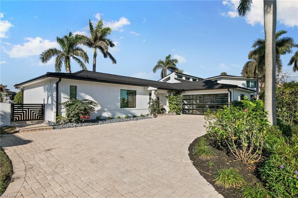 1221 Ember Ct, Marco Island, FL 34145-46