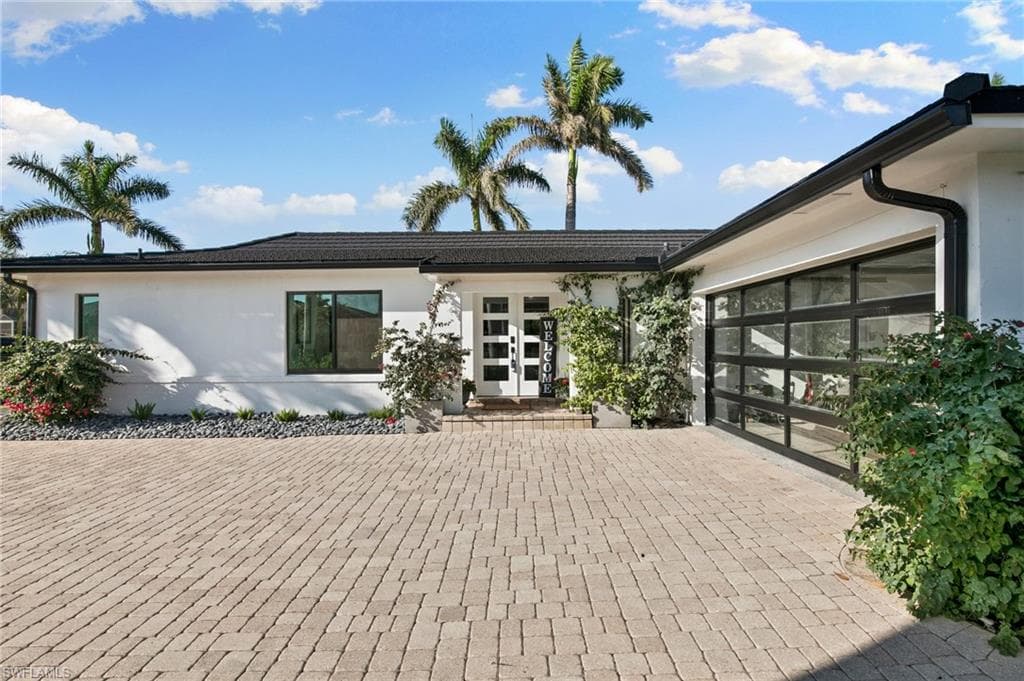 1221 Ember Ct, Marco Island, FL 34145-4