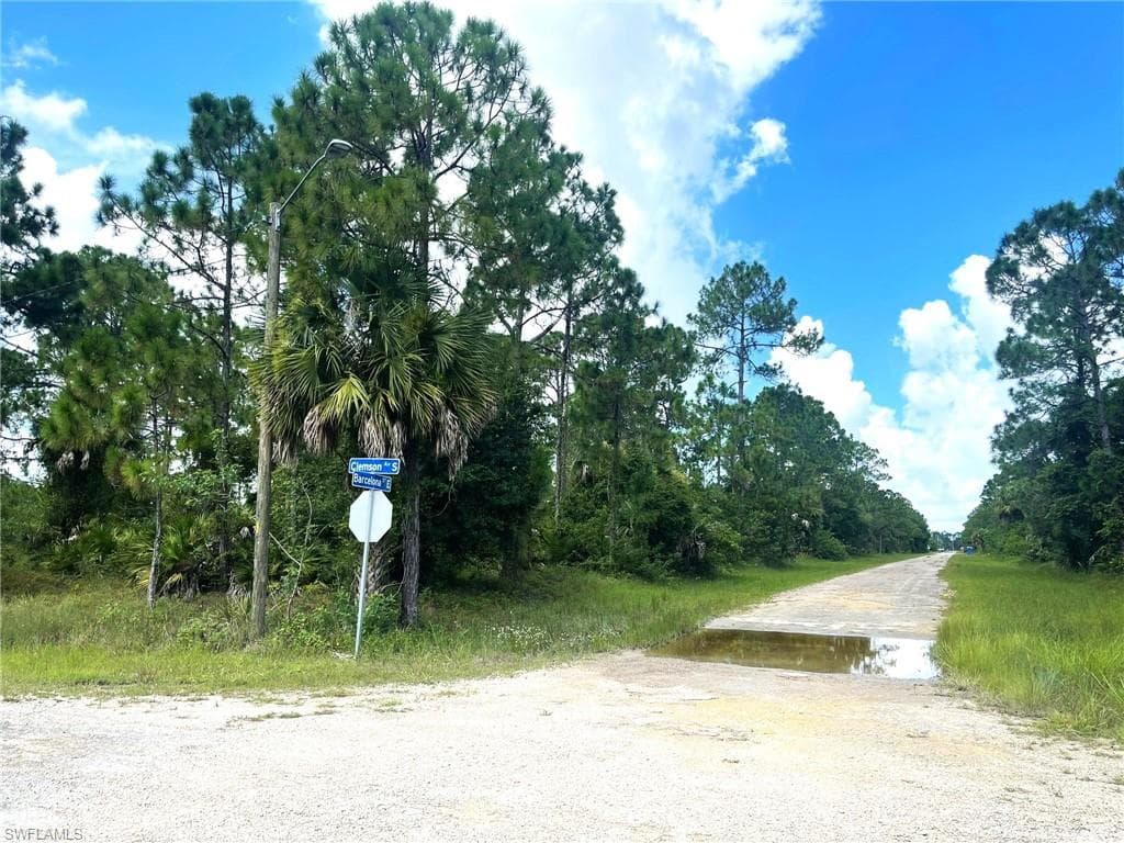 1026 Barcelona St E, Lehigh Acres, FL 33974-4