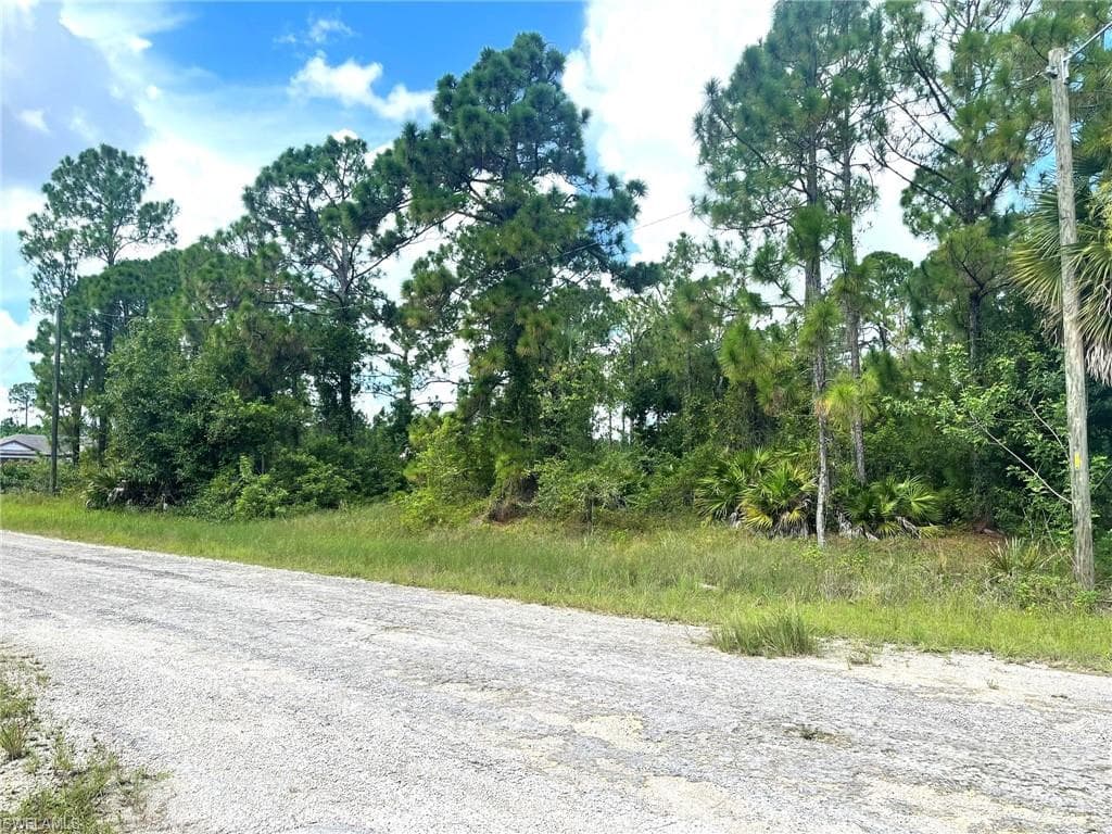 1026 Barcelona St E, Lehigh Acres, FL 33974-5