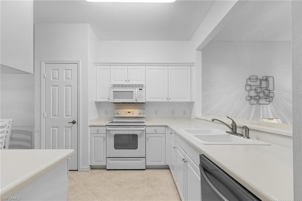 3984 Bishopwood Ct E 205, Naples, FL 34114-10