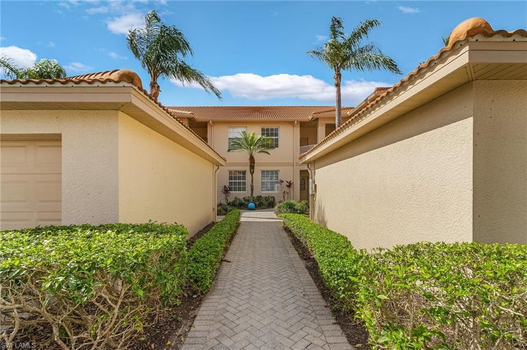 3984 Bishopwood Ct E 205, Naples, FL 34114-33