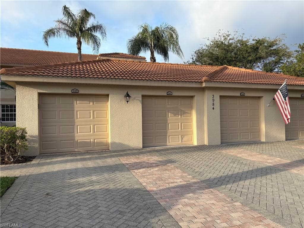 3984 Bishopwood Ct E 205, Naples, FL 34114-35