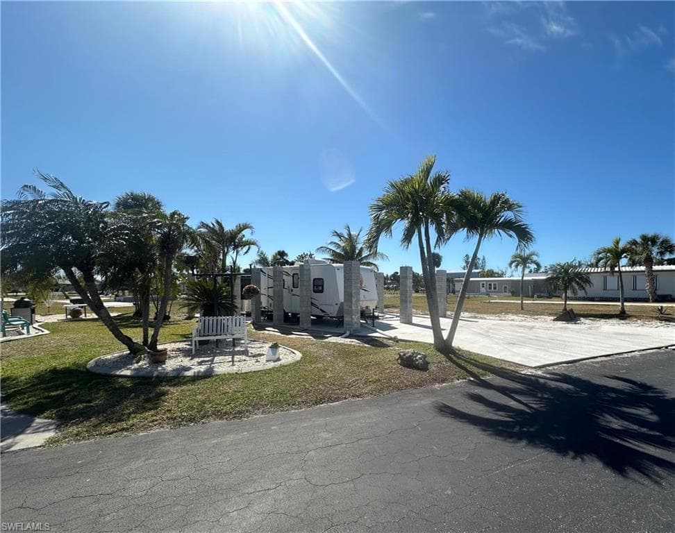 13641 Knot Dr, Fort Myers, FL 33908-1