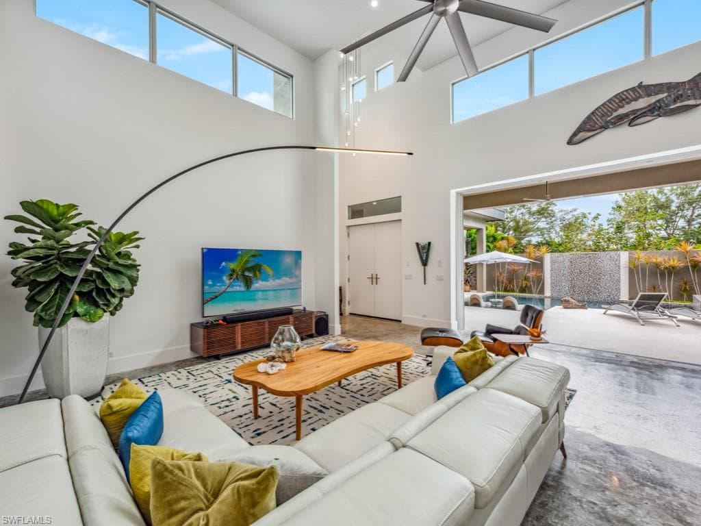 600 Crescent St, Marco Island, FL 34145-10