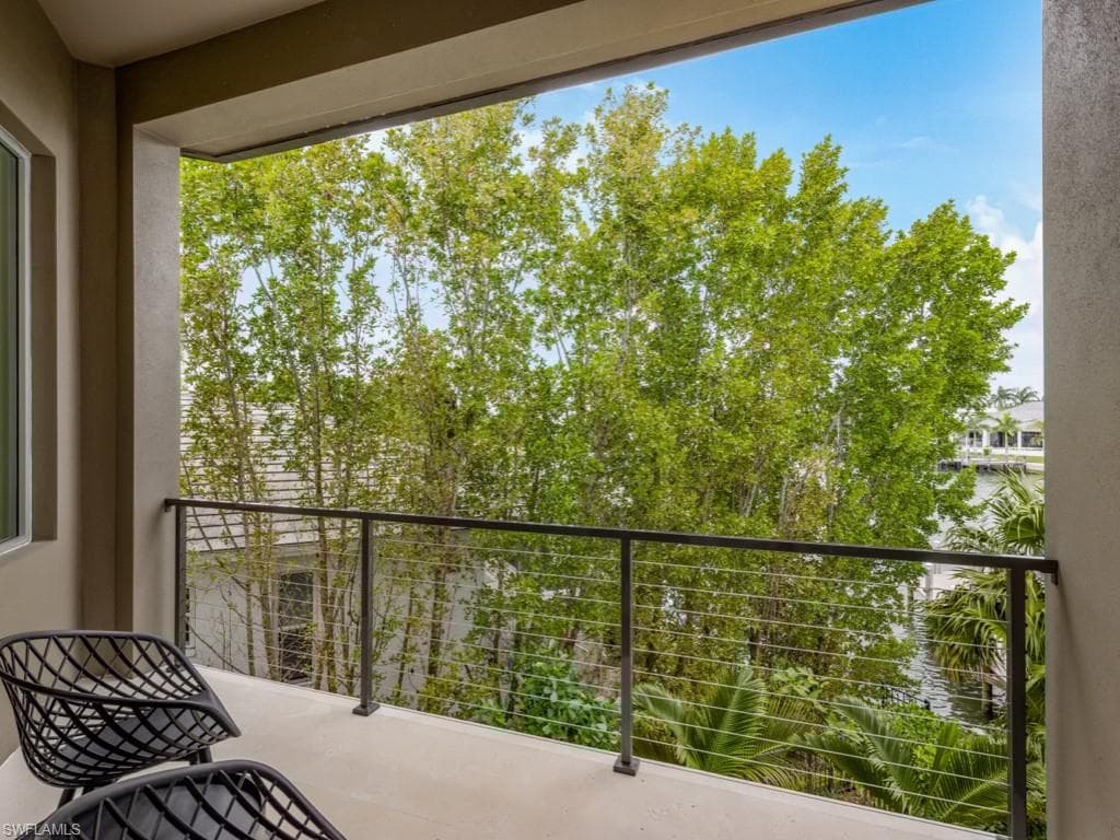 600 Crescent St, Marco Island, FL 34145-33
