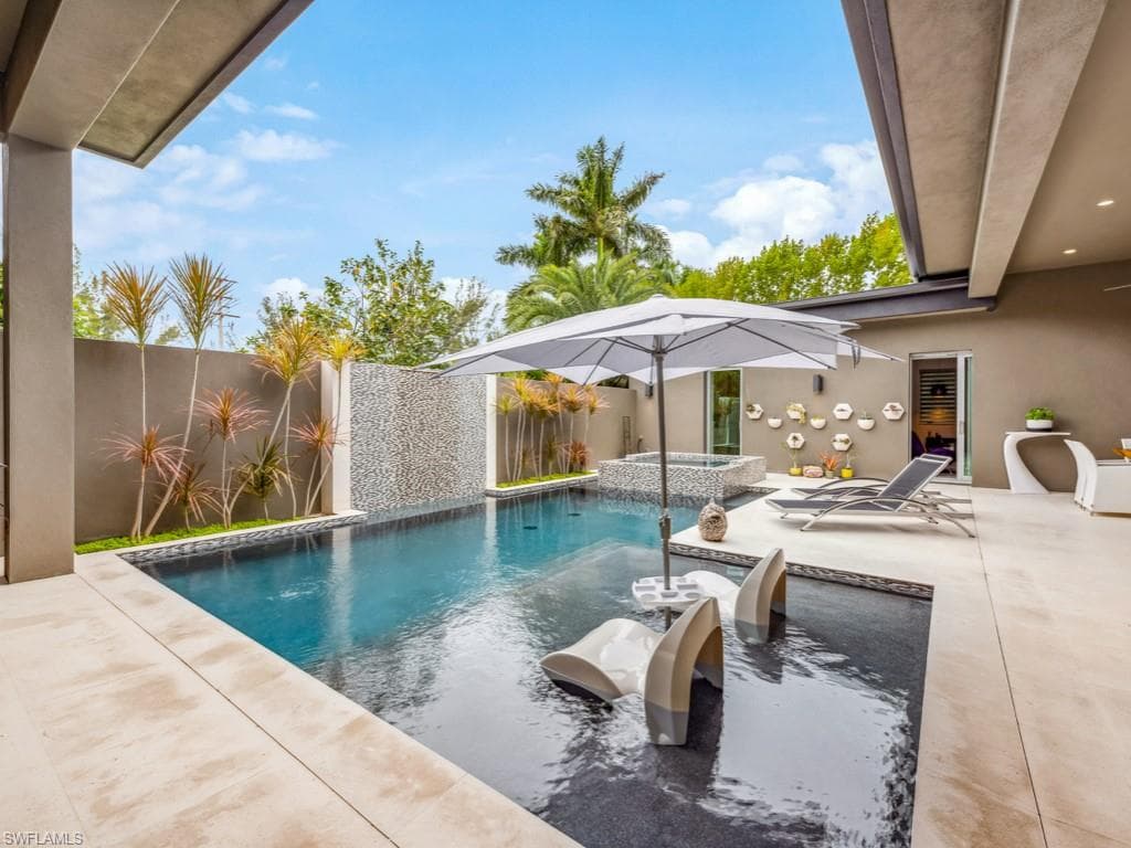 600 Crescent St, Marco Island, FL 34145-41