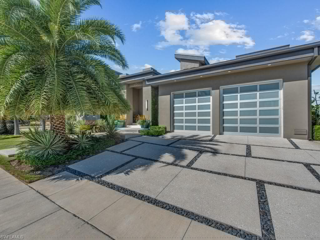 600 Crescent St, Marco Island, FL 34145-6