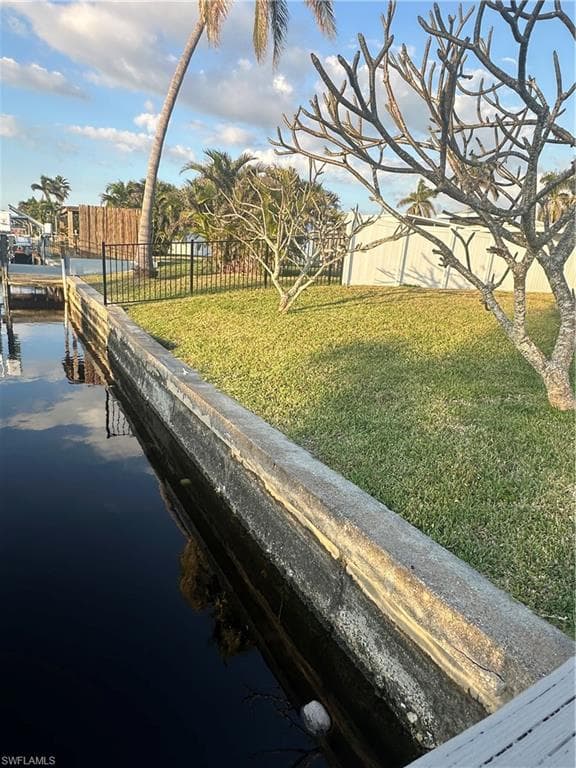 5256 Willow Ct, Cape Coral, FL 33904-8