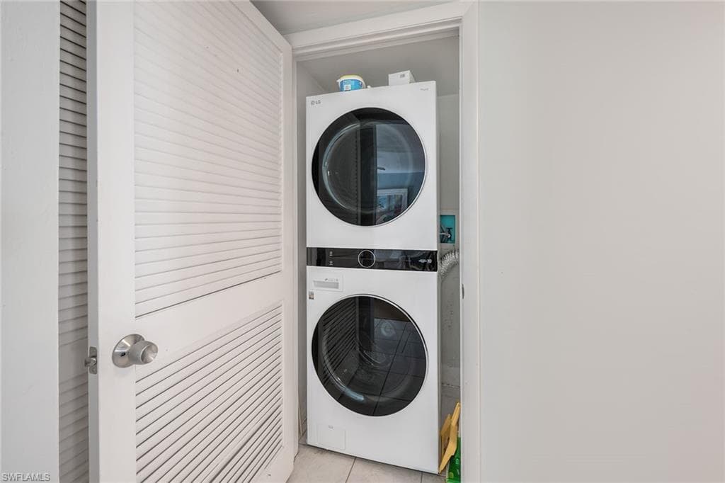 2922 Kings Lake Blvd 2922, Naples, FL 34112-16