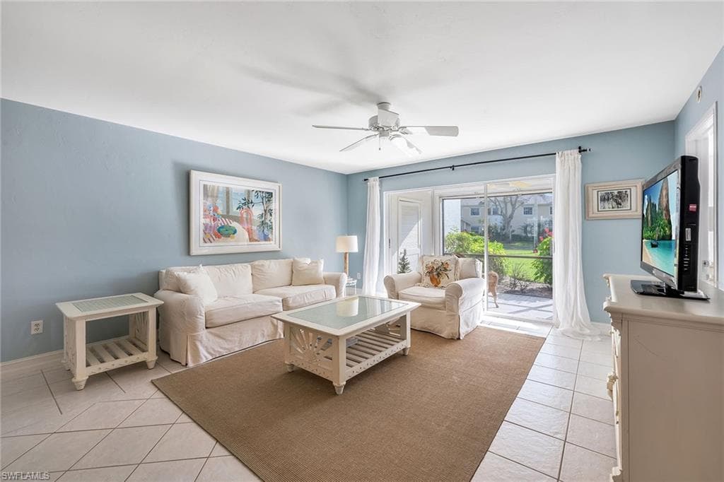 2922 Kings Lake Blvd 2922, Naples, FL 34112-25
