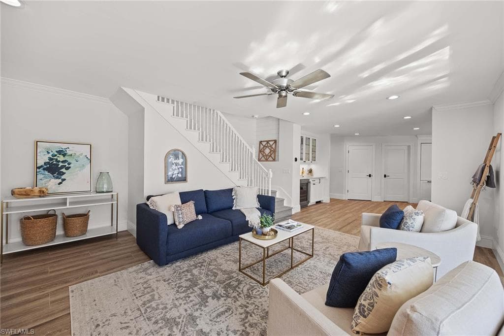 4611 Crayton Rd, Naples, FL 34103-11
