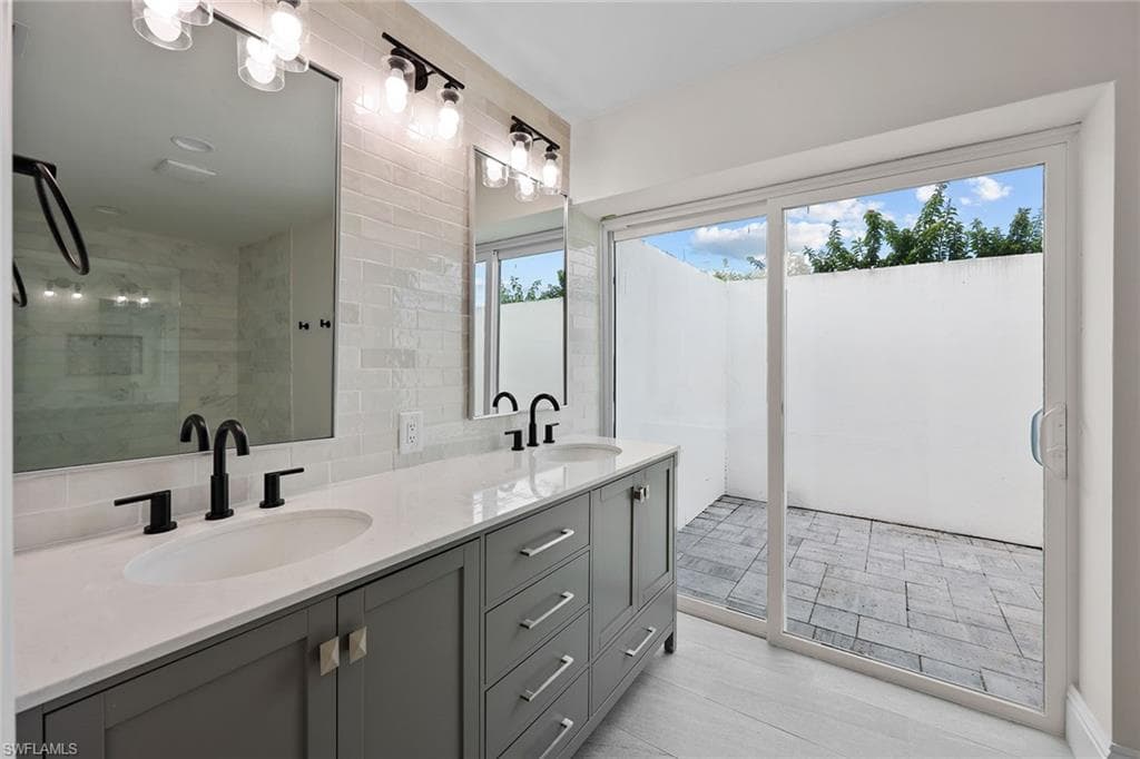 4611 Crayton Rd, Naples, FL 34103-15