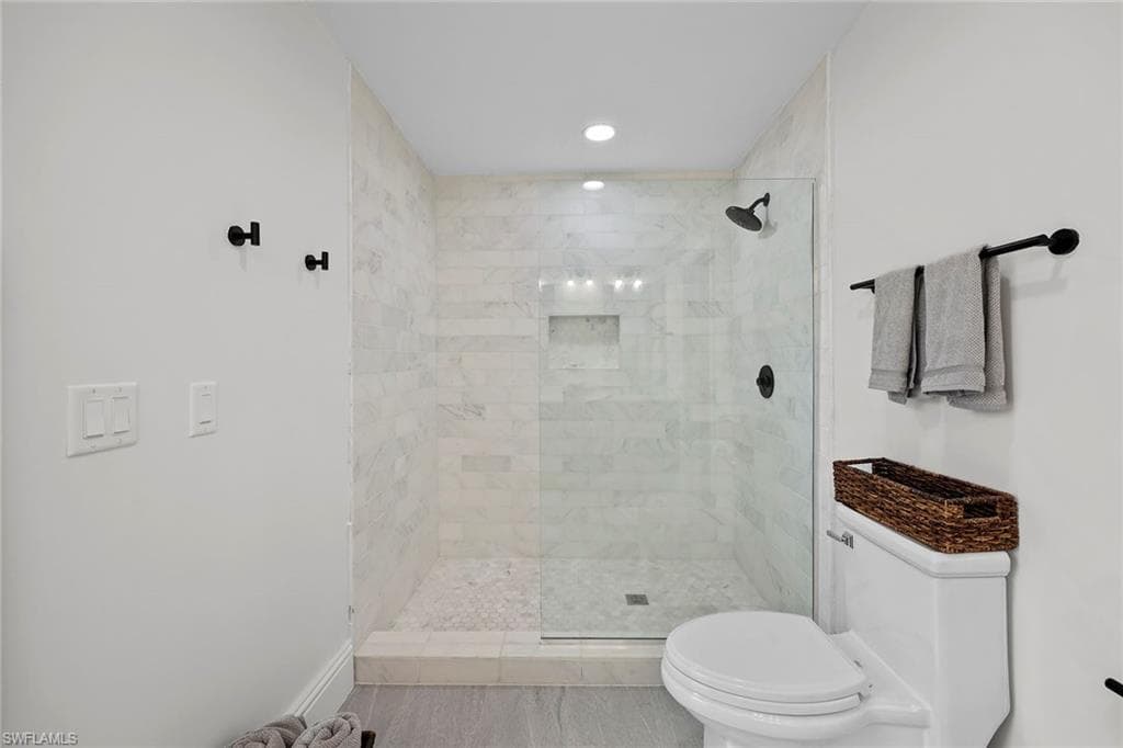 4611 Crayton Rd, Naples, FL 34103-16