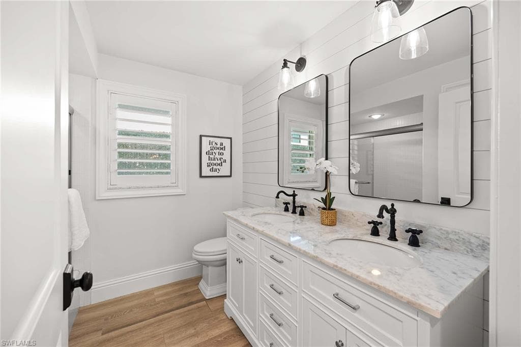 4611 Crayton Rd, Naples, FL 34103-20
