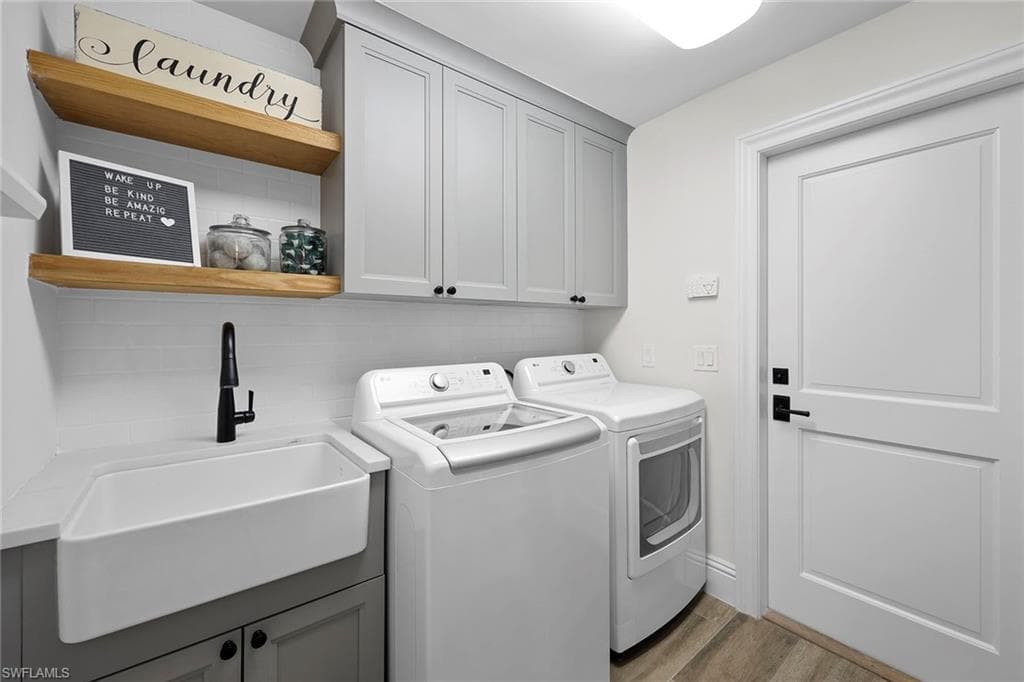 4611 Crayton Rd, Naples, FL 34103-21
