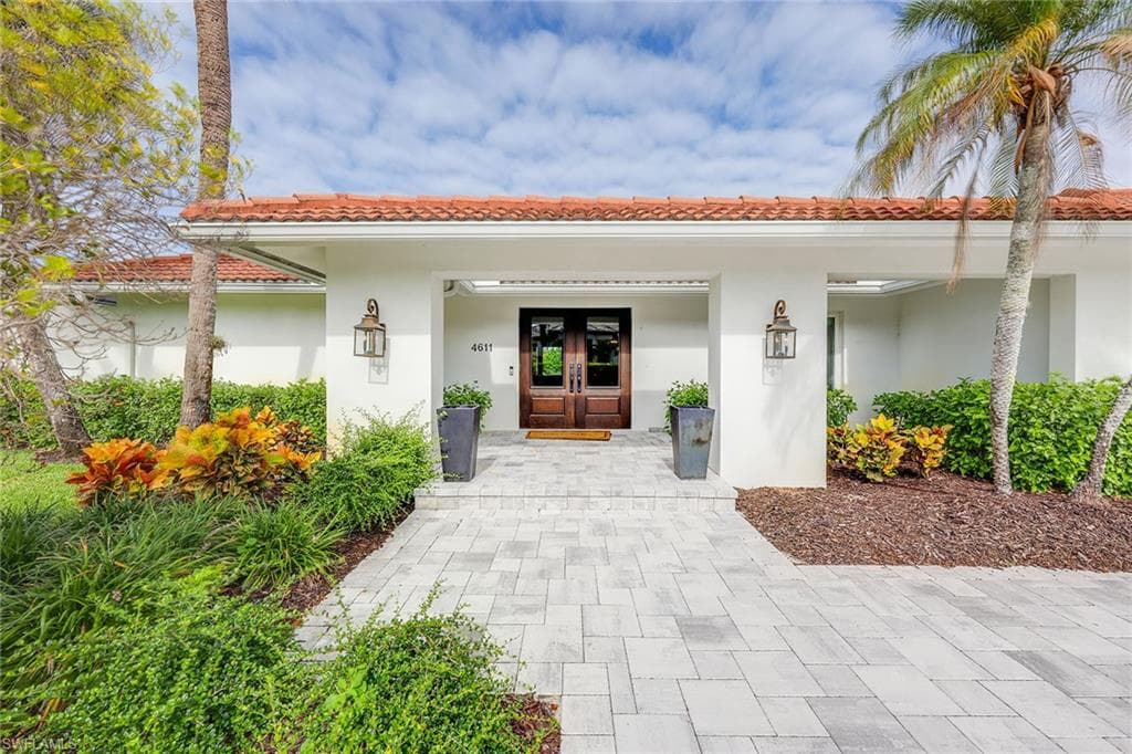 4611 Crayton Rd, Naples, FL 34103-27
