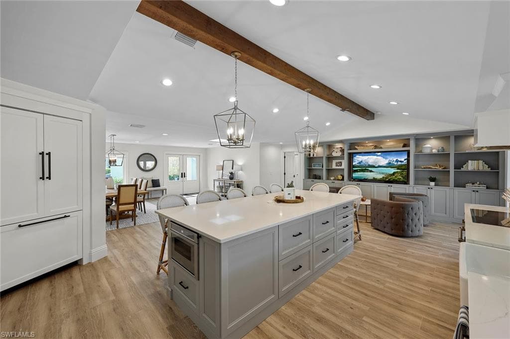 4611 Crayton Rd, Naples, FL 34103-1