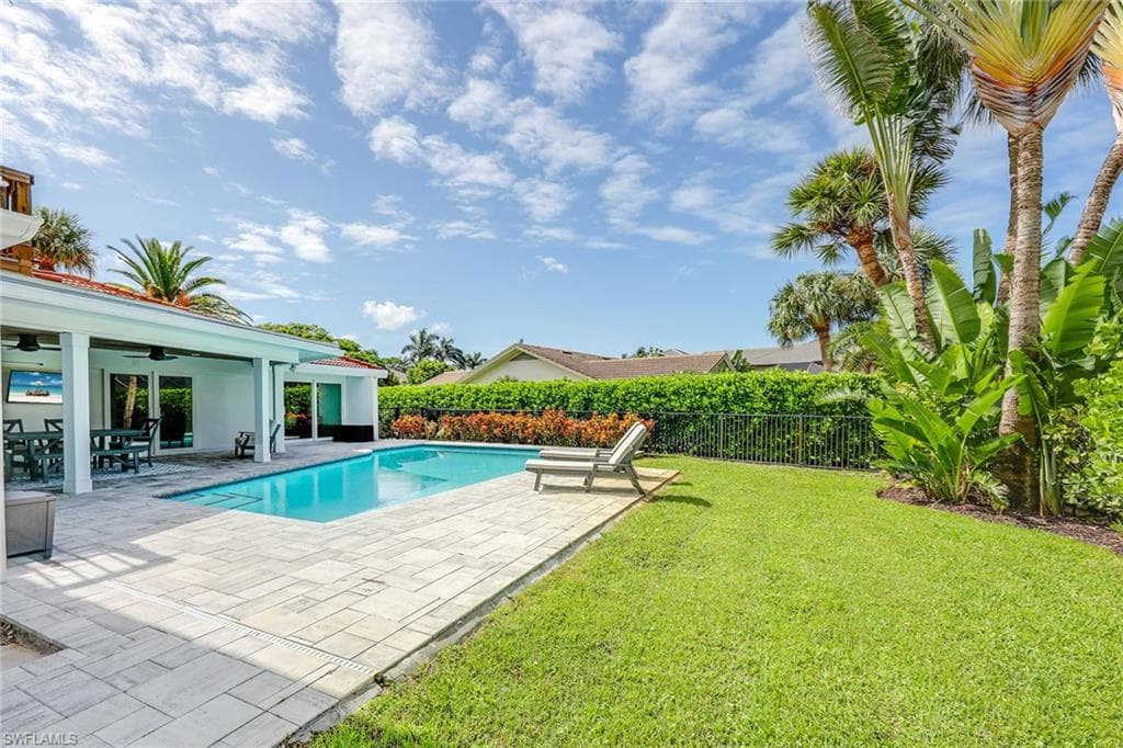 4611 Crayton Rd, Naples, FL 34103-29