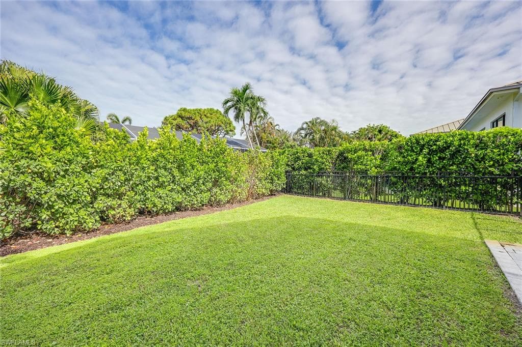4611 Crayton Rd, Naples, FL 34103-30