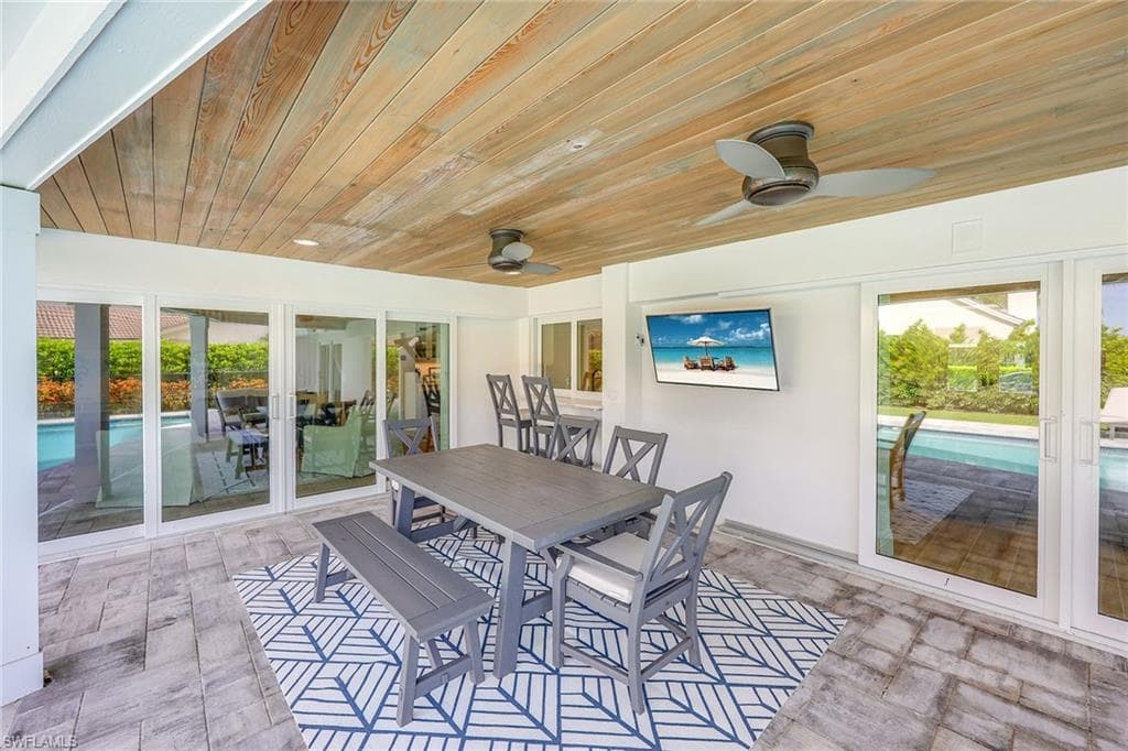 4611 Crayton Rd, Naples, FL 34103-4
