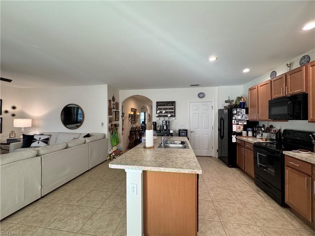 3605 2nd Ave, Cape Coral, FL 33904-39
