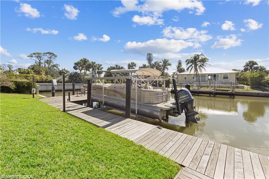 478 Bayside Ave, Naples, FL 34108-3