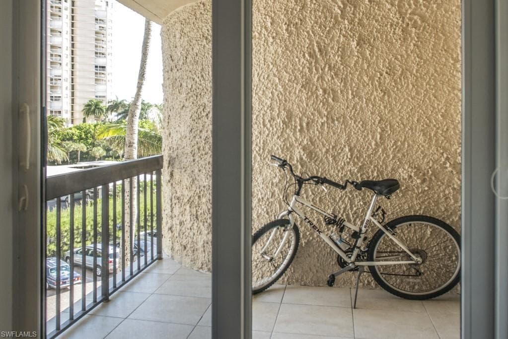 4001 Gulf Shore Blvd N 300, Naples, FL 34103-9