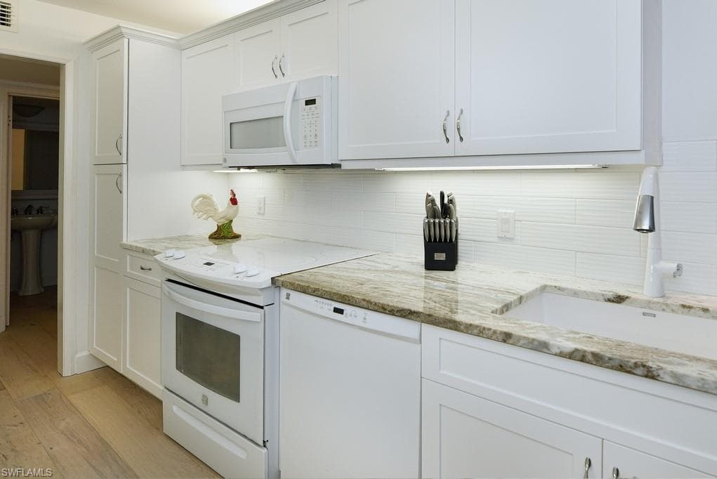 4001 Gulf Shore Blvd N 300, Naples, FL 34103-5