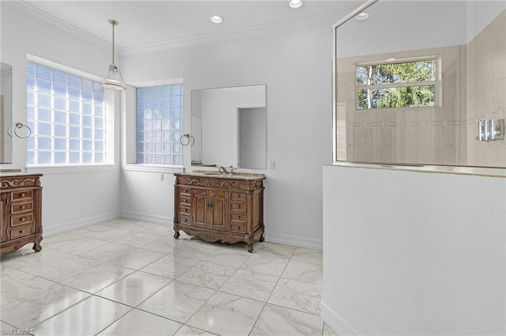 5030 Rustic Oaks Cir, Naples, FL 34105-23
