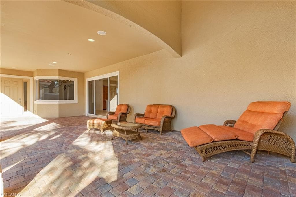 5030 Rustic Oaks Cir, Naples, FL 34105-27