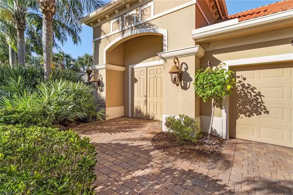 5030 Rustic Oaks Cir, Naples, FL 34105-5