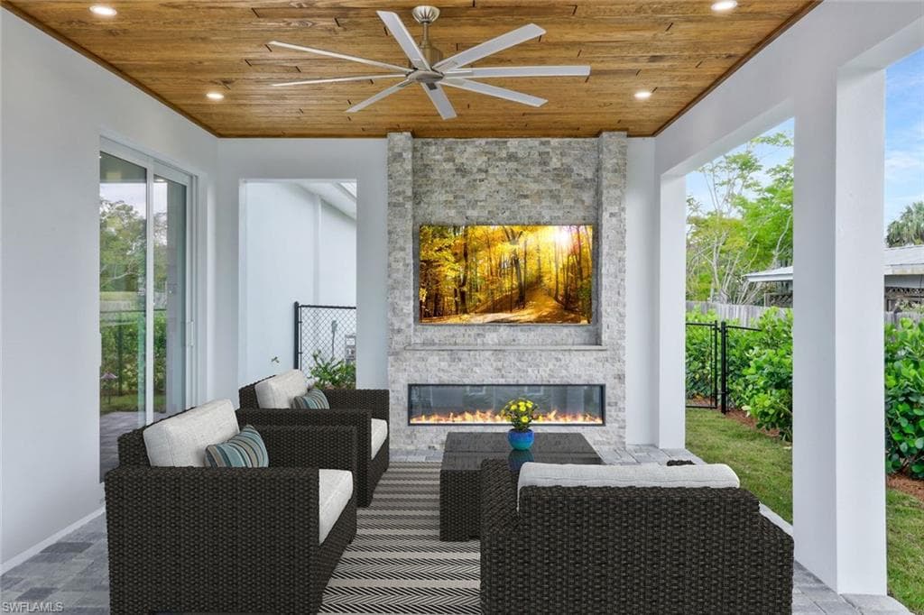 1308 Ridge St, Naples, FL 34103-21