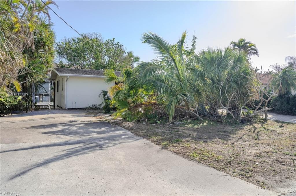 222 1st St, Bonita Springs, FL 34134-9