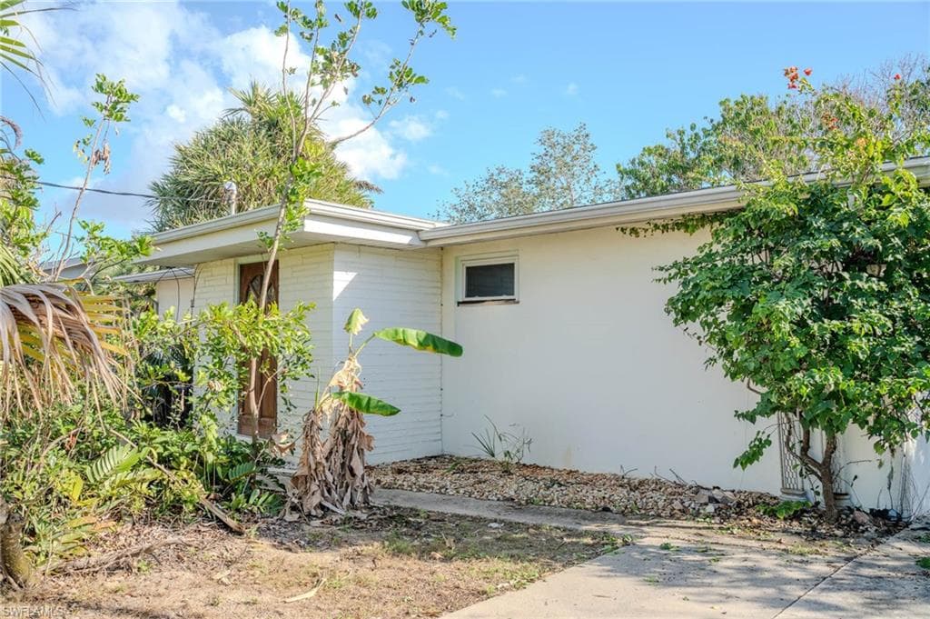 222 1st St, Bonita Springs, FL 34134-7