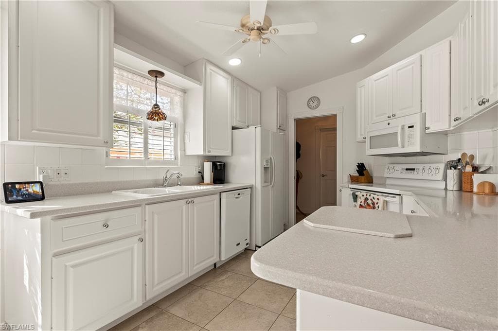 28281 Islet Trl, Bonita Springs, FL 34135-8