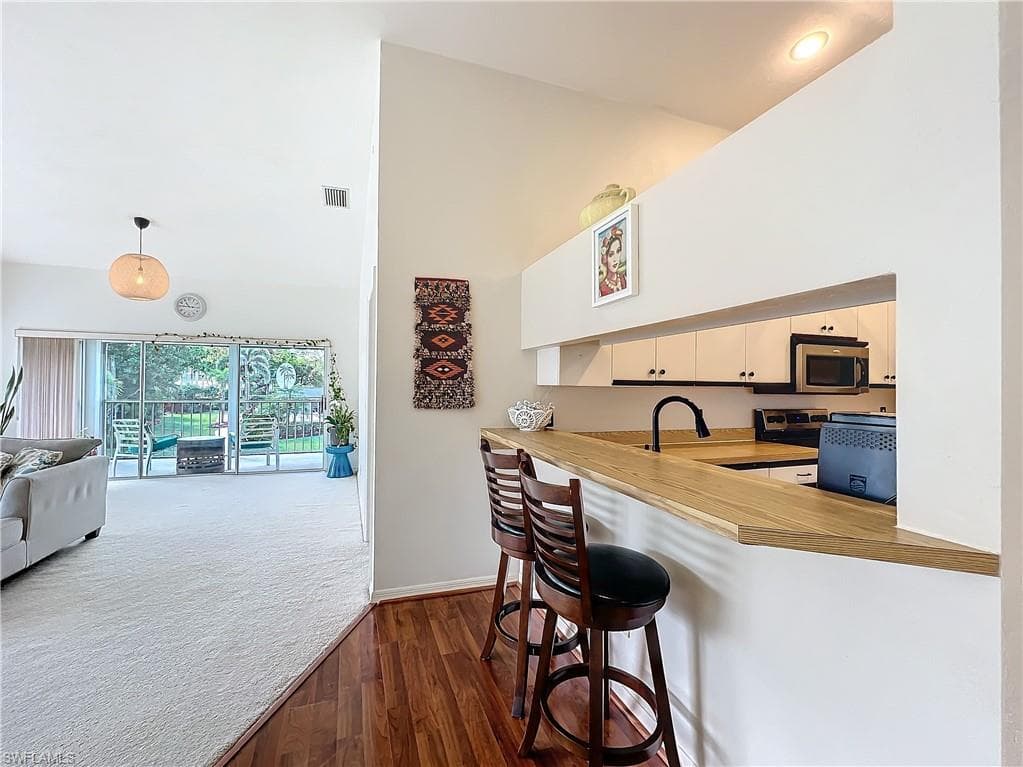 2126 Tama Cir 201, Naples, FL 34112-16