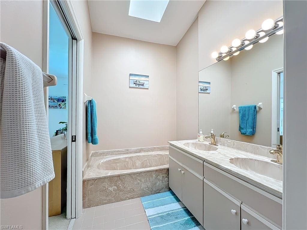 2126 Tama Cir 201, Naples, FL 34112-22