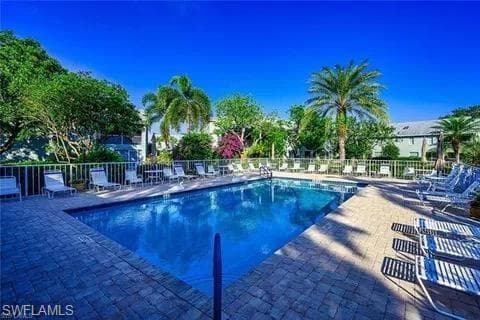 2126 Tama Cir 201, Naples, FL 34112-35