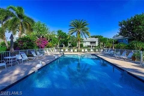 2126 Tama Cir 201, Naples, FL 34112-36