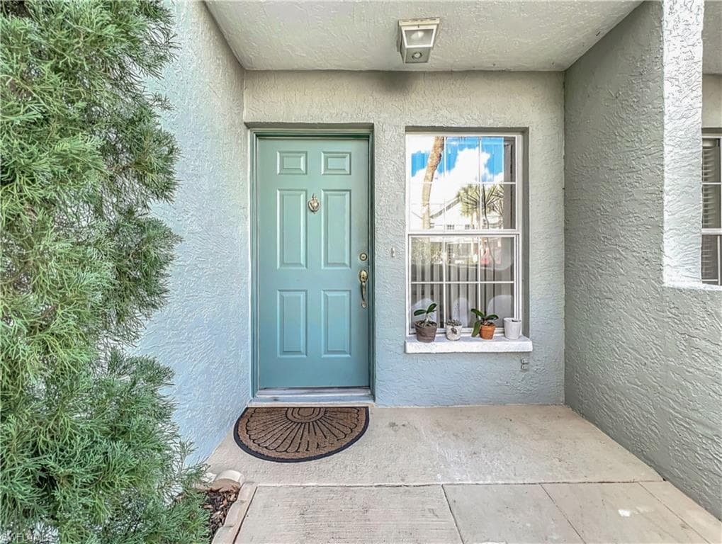 2126 Tama Cir 201, Naples, FL 34112-5