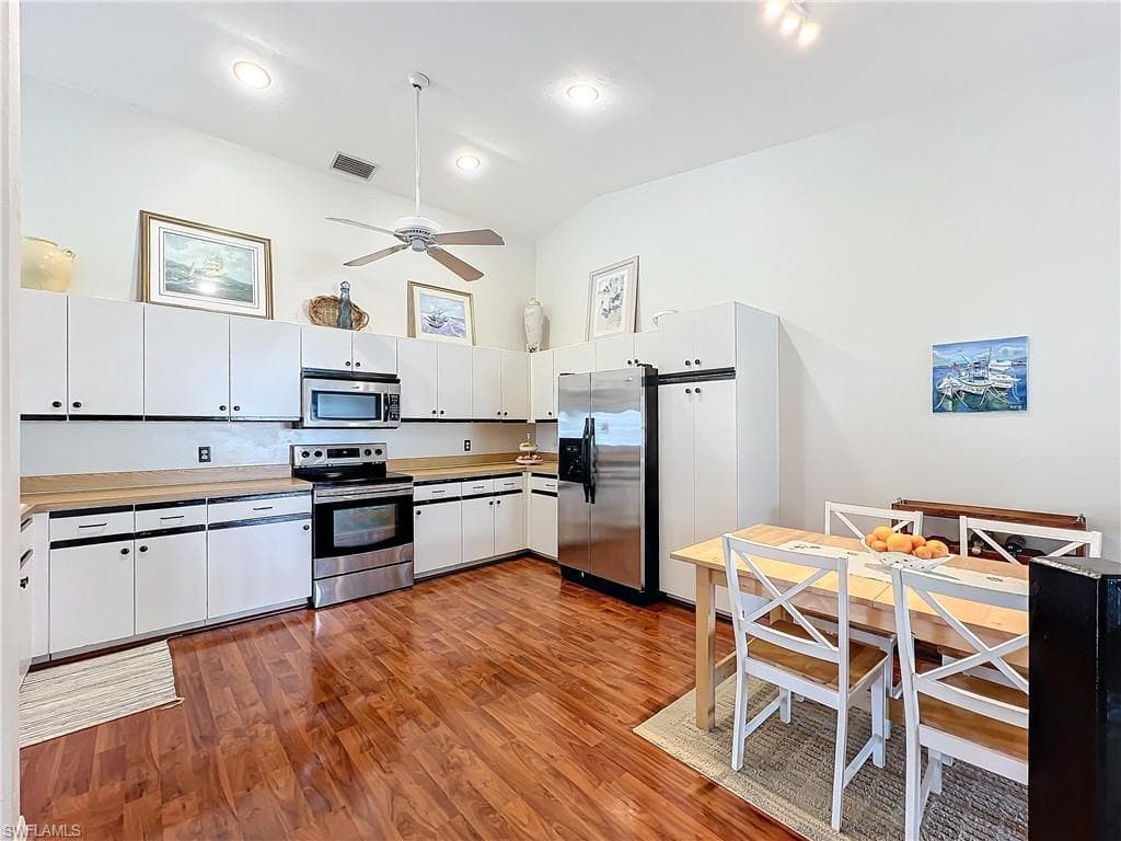 2126 Tama Cir 201, Naples, FL 34112-8