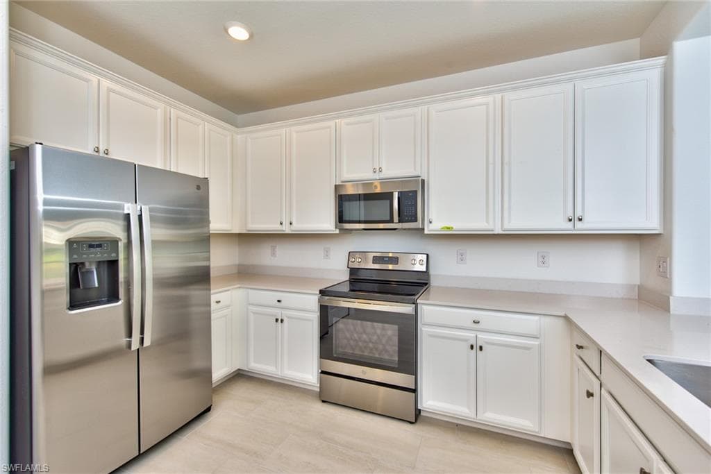 2591 Vine Ave, Naples, FL 34120-9