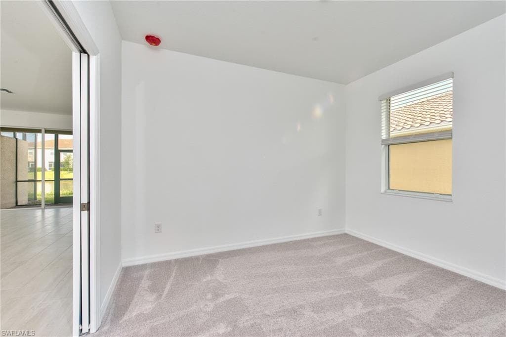 2591 Vine Ave, Naples, FL 34120-16