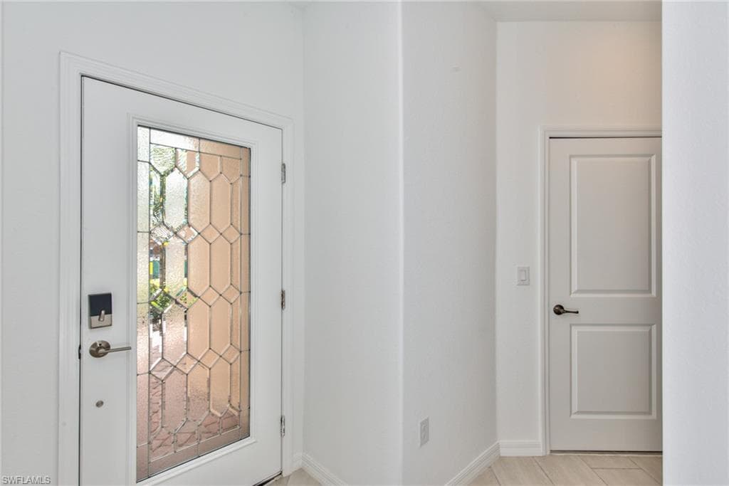 2591 Vine Ave, Naples, FL 34120-19