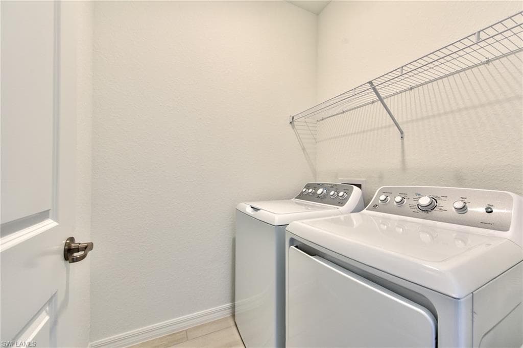 2591 Vine Ave, Naples, FL 34120-20