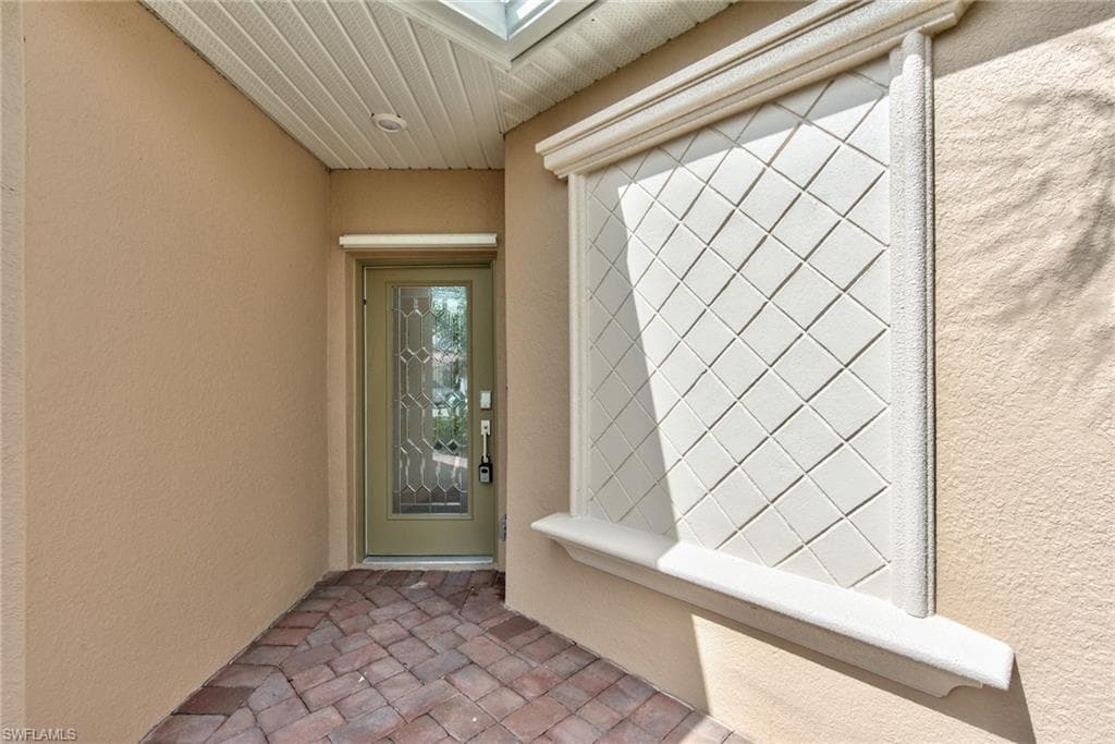 2591 Vine Ave, Naples, FL 34120-24