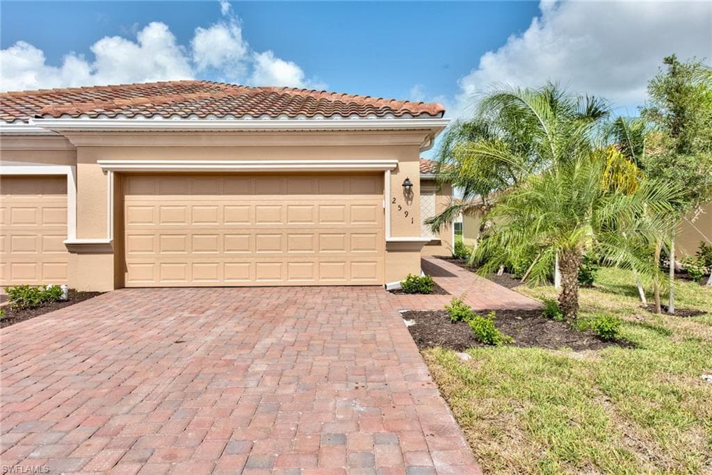 2591 Vine Ave, Naples, FL 34120-25