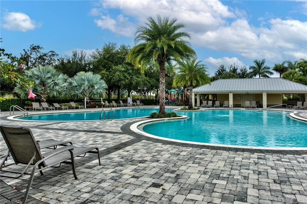 2591 Vine Ave, Naples, FL 34120-27